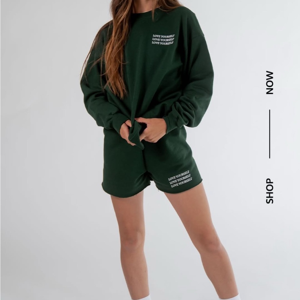 💚 Sweatshirt and Shorts Set